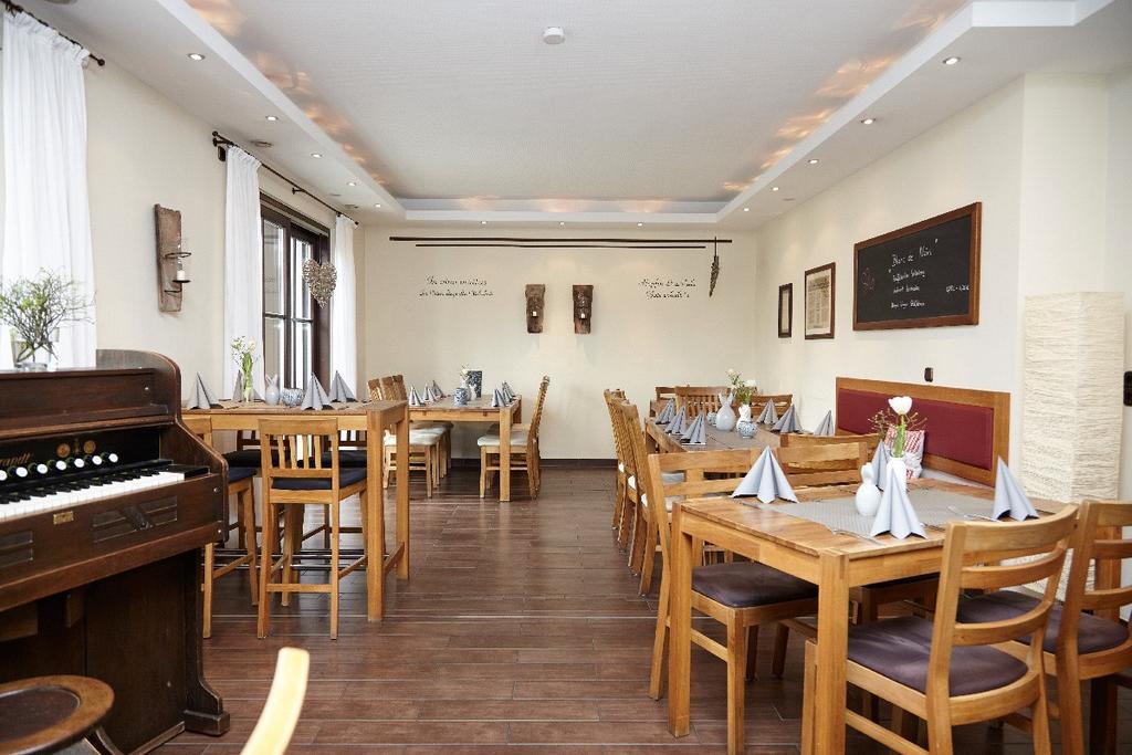Hotel Landgasthof Wallburg Eltmann エクステリア 写真